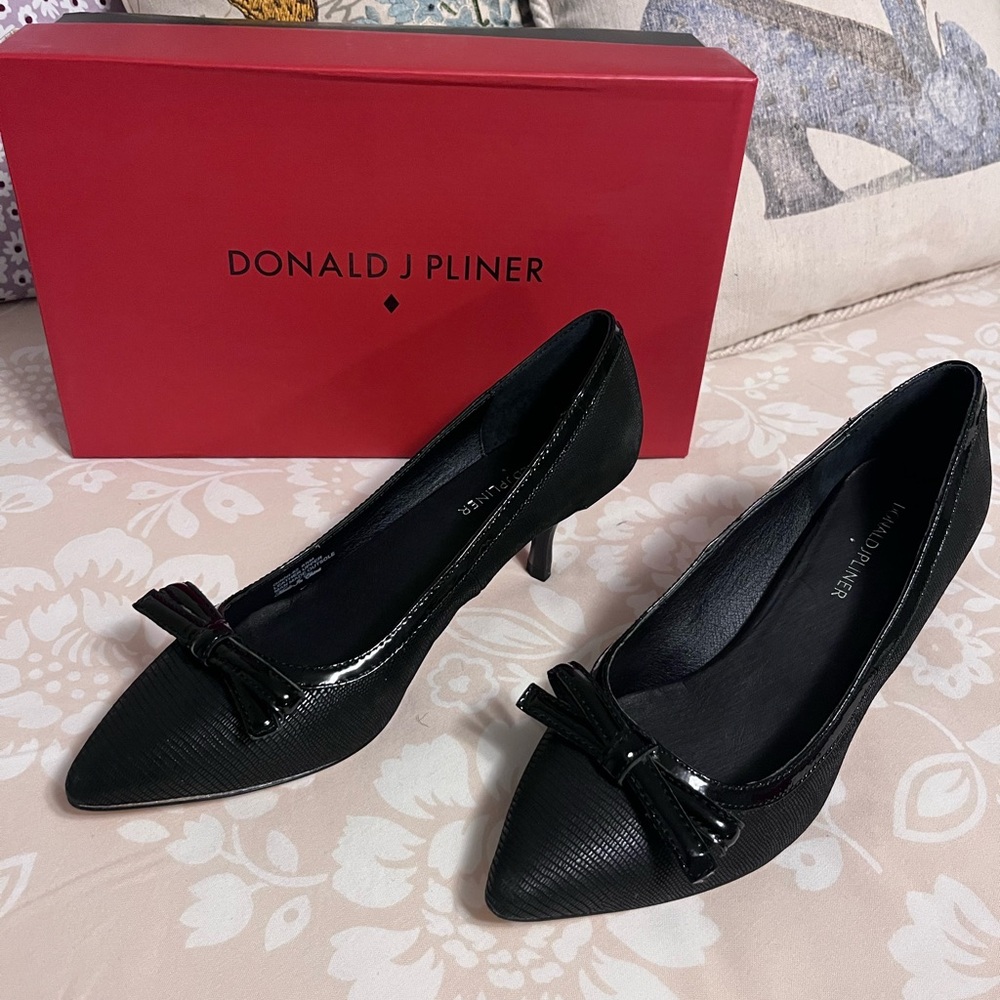 Donald J. Pliner Black Heeled Pumps